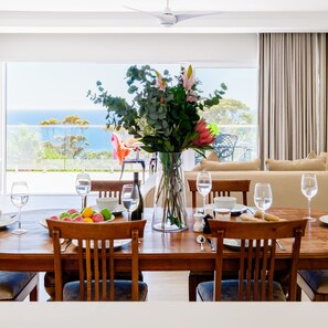 Apartment | 2 bedrooms, Internet - Elegant Apartment w Ocean Views Quenera Apartment (Cape Town)