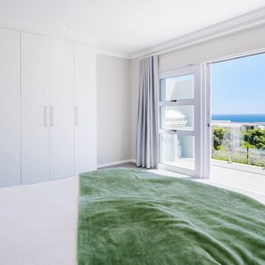 2 bedrooms, Internet - Elegant Apartment w Ocean Views Quenera Apartment (Cape Town)