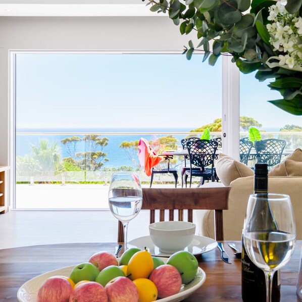 Apartment | 2 bedrooms, Internet - Elegant Apartment w Ocean Views Quenera Apartment (Cape Town)