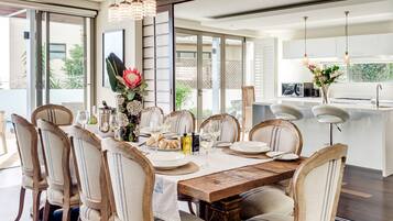Villa | 4 Schlafzimmer, Schreibtisch, Bügeleisen/Bügelbrett, Internetzugang