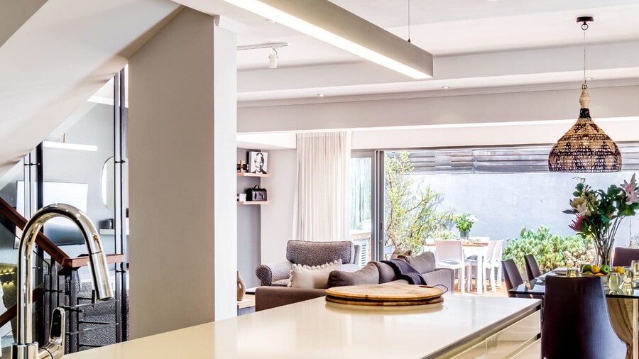 Tranquil Escape in Sea Point Aureto