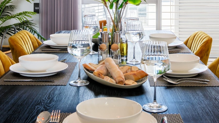 Waterfront Elegance at Harbour Bridge 413