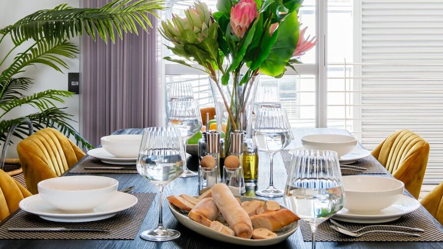 Waterfront Elegance at Harbour Bridge 413