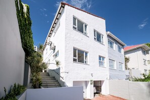 Villa | 4 bedrooms, Internet - Modern Elegance Meets City Serenity at Meliora (Cape Town)