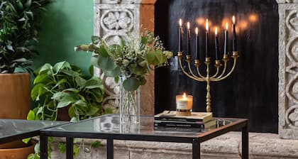 Colorful Lively Centro Gem 5BR Rooftop Patio