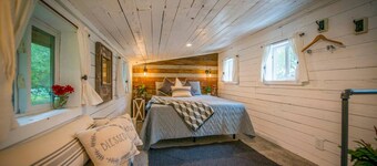 Cozy Cabin Little Red Hen 12 min to Magnolia