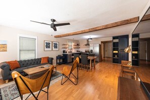 House | 3 bedrooms - Escape to a Restored 1920s East Waco Bungalow (Waco)