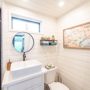 House | 1 bedroom, Internet - No Cleaning Fee Cozy Container Home The Brazos (Waco)