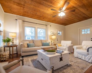House | 3 bedrooms, Internet - New-ethel Rose Cottage-5 min to Magnolia Silos (Waco)