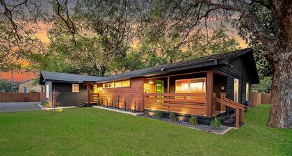 The Mod Poppy Large Home 10 Minutes From it all