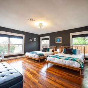 House | 5 bedrooms, Internet - The Mod Poppy Large Home 10 Minutes From it all (Waco)