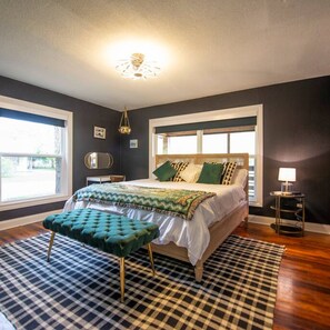 House | 5 bedrooms, Internet - The Mod Poppy Large Home 10 Minutes From it all (Waco)