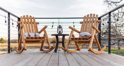 Deer Creek Tiny Container Home-12 Min to Magnolia