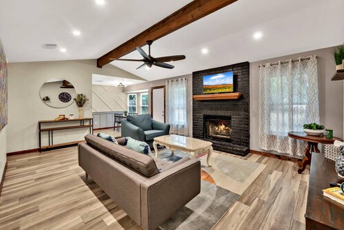 New Cozy Retreat Located 15 Minutes to Waco