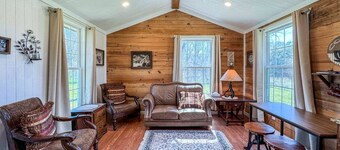 Wagon Wheel Cottage Couples Getaway in the Country