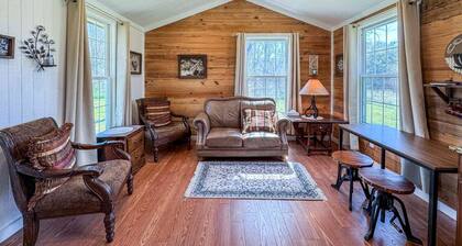 Wagon Wheel Cottage Couples Getaway in the Country