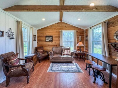 Wagon Wheel Cottage Couples Getaway in the Country