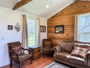 Apartment | 1 bedroom - Wagon Wheel Cottage Couples Getaway in the Country (Waco)