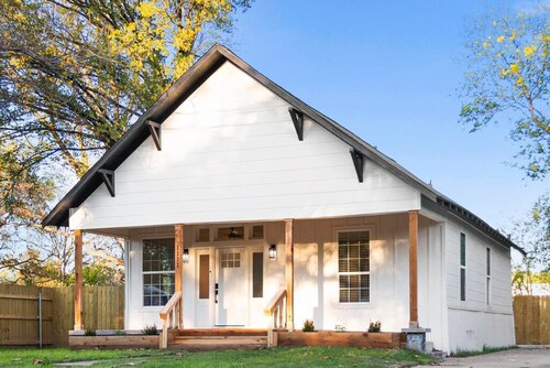 New Charming 2-bedroom Home Minutes to Downtown