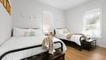 House | 2 bedrooms, iron/ironing board, Internet