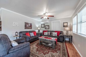 House | 2 bedrooms, Internet - Songbird Haven Cozy Country Getaway (Waco)