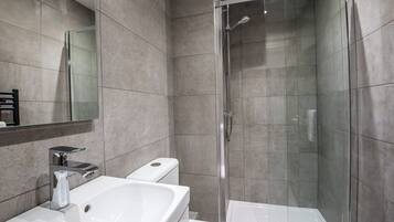 Apartment | 1 bedroom, iron/ironing board