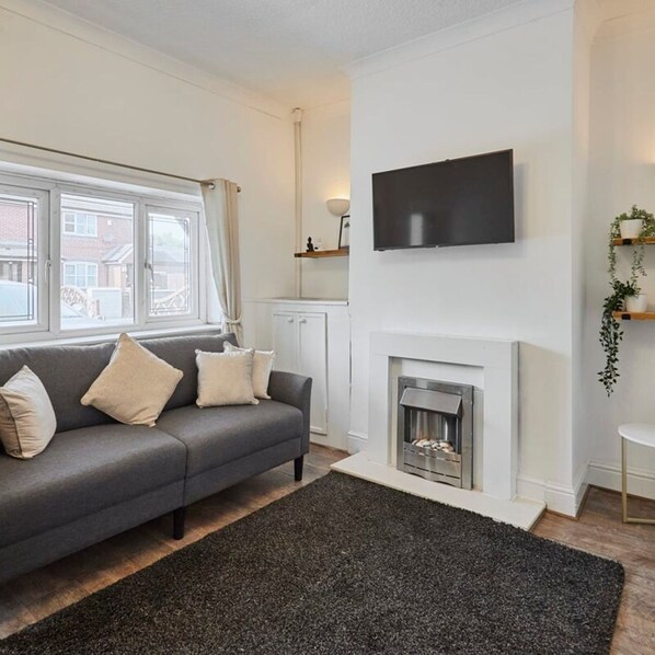 House | 2 bedrooms, iron/ironing board - Host Stay Church Street (Warrington)