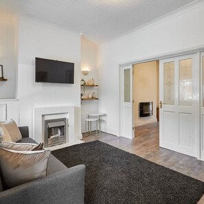 House | 2 bedrooms, iron/ironing board - Host Stay Church Street (Warrington)