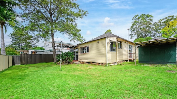 A single-story house with a covered patio, a fenced yard, and a green lawn. - Metawise/parramatta Cozy Room With Furniture Wifi (Parramatta)