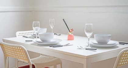 Metawise/parramatta Cozy Room With Furniture Wifi