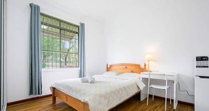 Metawise/parramatta Cozy Room With Furniture Wifi