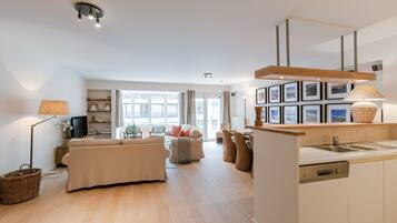 ์ํํธ | 3 ๊ฐ์ ์นจ์ค, ์ธํฐ๋ท