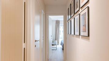 ์ํํธ | 3 ๊ฐ์ ์นจ์ค, ์ธํฐ๋ท