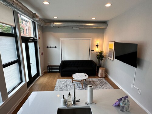 Sosuite 1BR Apt w W D Shared Roofdeck