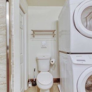 Apartemen | Kamar mandi | Handuk