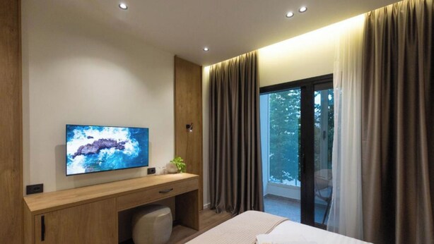 King Room with Balcony | WiFi (無料)