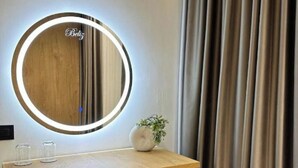 トリプルルーム 専用バスルーム | WiFi (無料)