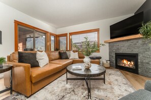 Una Smart TV, una chimenea