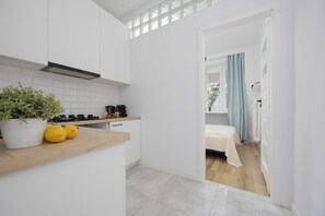 電冰箱、微波爐、爐台、洗碗機