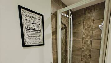 Hårtork och handdukar