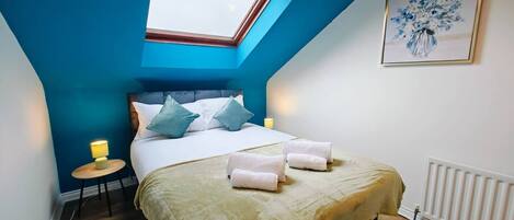 4 makuuhuonetta, silitysrauta/-lauta, ilmainen Wi-Fi, vuodevaatteet