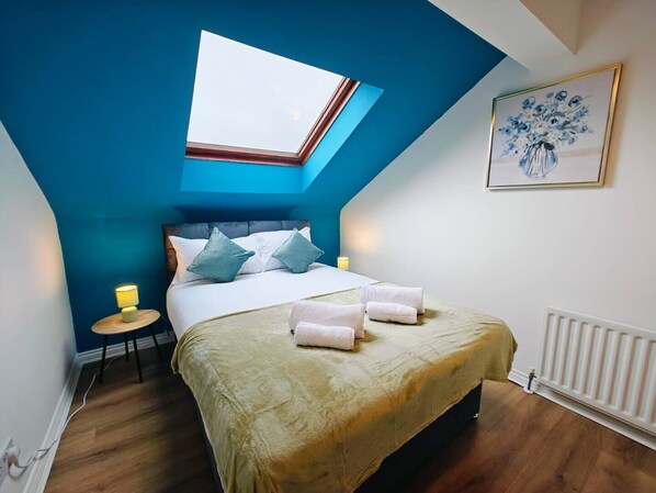 4 bedrooms, iron/ironing board, free WiFi, bed sheets