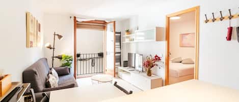 Apartment | 1 bedroom, iron/ironing board