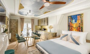 3 bedrooms, desk, iron/ironing board, free WiFi - CHIC PARISIAN RETREAT: LUXURY 3-BEDROOM APARTMENT NEAR LOUVRE AND LE MARAIS (Paris)
