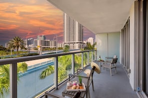 House - Pool Apartment w Balcony Near Beach (Hallandale Beach)