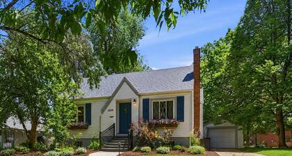 Charming Historic Cottage • Cozy Family Getaway!
