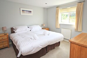 4 slaapkamers, een strijkplank/strijkijzer, gratis wifi, beddengoed