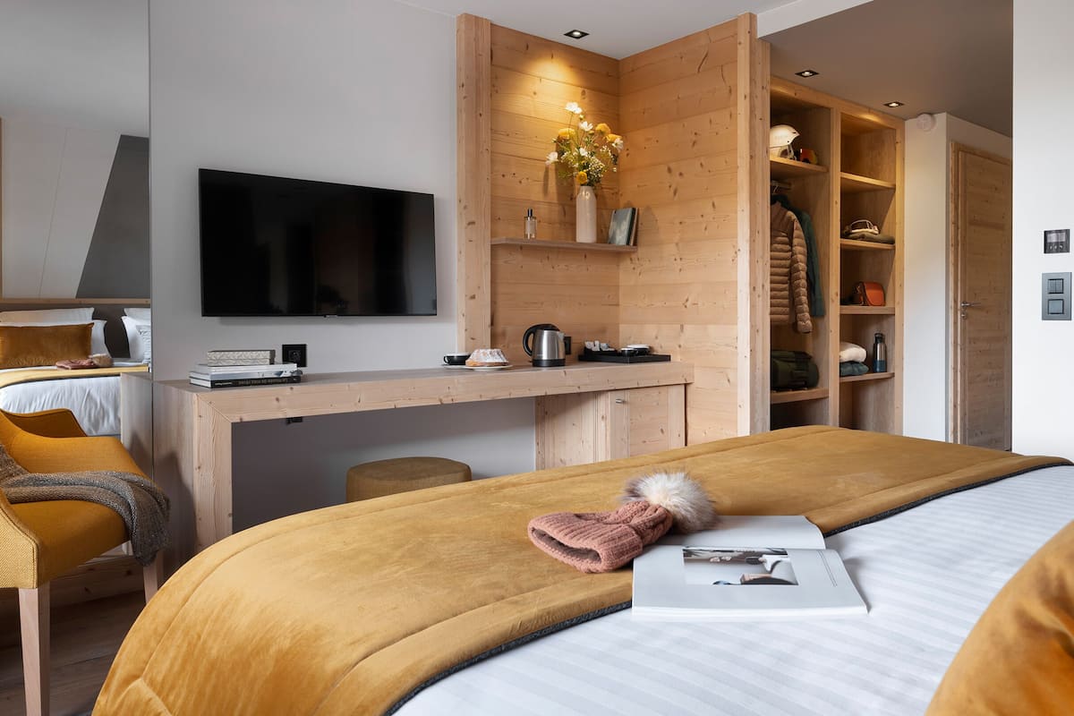 Deluxe Room, Valley View | 1 bedroom, premium bedding, in-room safe, soundproofing