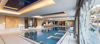 เอ็มจีเอ็ม โอเทลส์ แอนด์ เรซิเดนซ์ – โอเทล อาโคยา