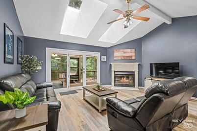 Bike In/Bike Out Home in Bella Vista